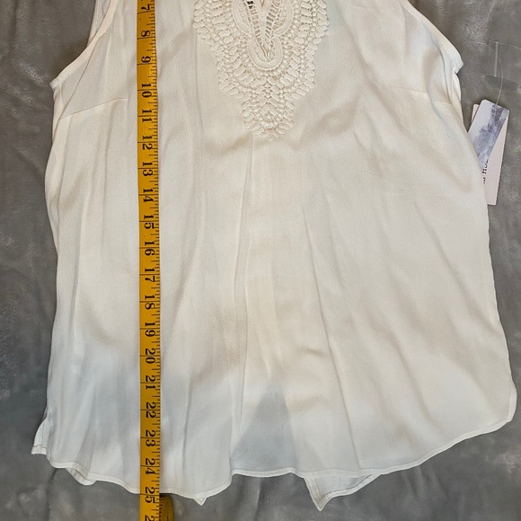 NWT Embroidered Blouse - Picture 4 of 4